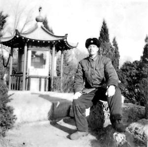 阿耀,入伍前是长洲岛深井小学的教师.这张照片是1973年元旦