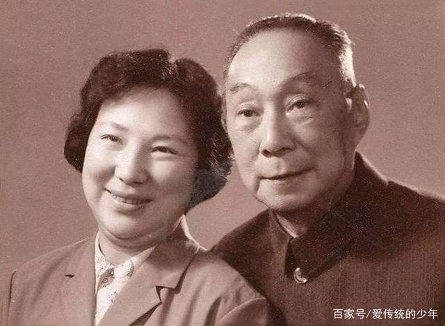 然而俞振飞大师身后也是争议颇多,而争议就是其继子言清卿,也就是其第