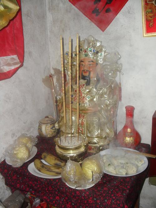 先供香一下财神爷