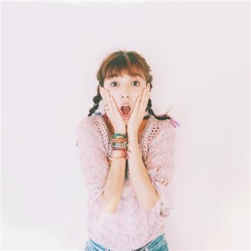 青春阳光的唯美女生头像有气质最好的陪伴就是我的枕头