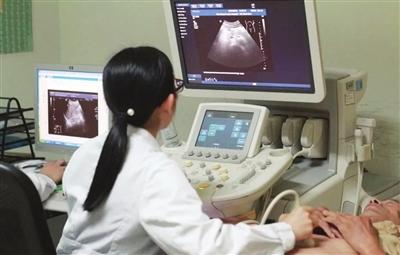 专家指出定期做腹部b超是肝癌筛查最简单有效的手段本月18日是全国爱