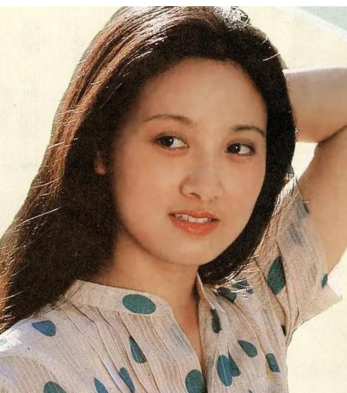 年过花甲的邓婕:养女越长越像张国立,一张离婚协议成她一生的痛!