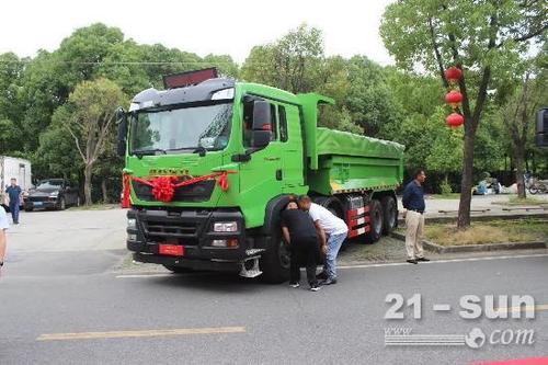 豪沃tx智能渣土车登陆上海滩引领行业绿色新风潮