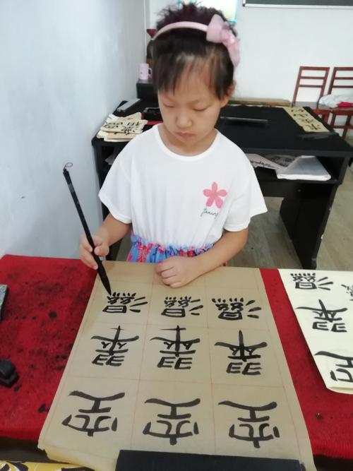 2019年二年级暑假小朋友练习书法.美篇书已做.