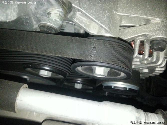小猫钻进车头,发现全新胜达发动机皮带有接口?看图!