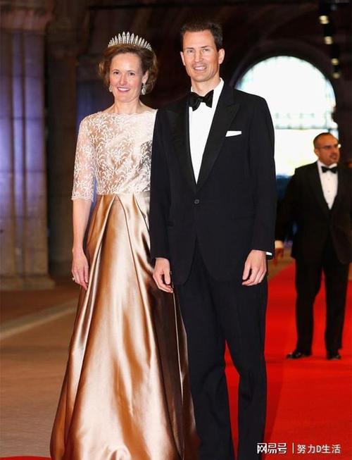 这顶王冠在列支敦士登王室已经传承了四代人,现任王妃玛丽与汉斯