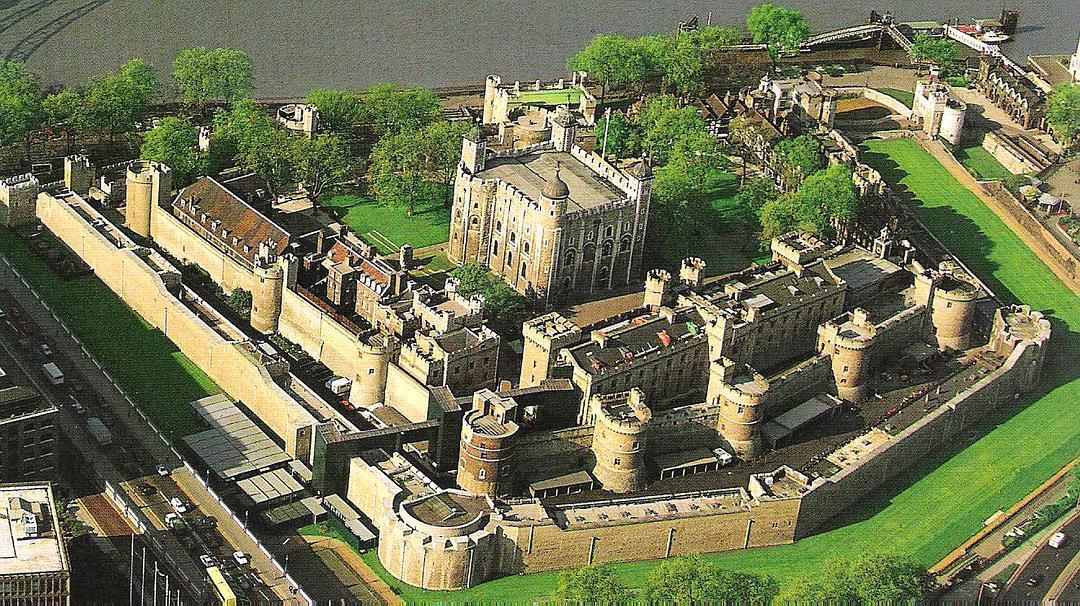 her majesty's palace and fortress,the tower of london"