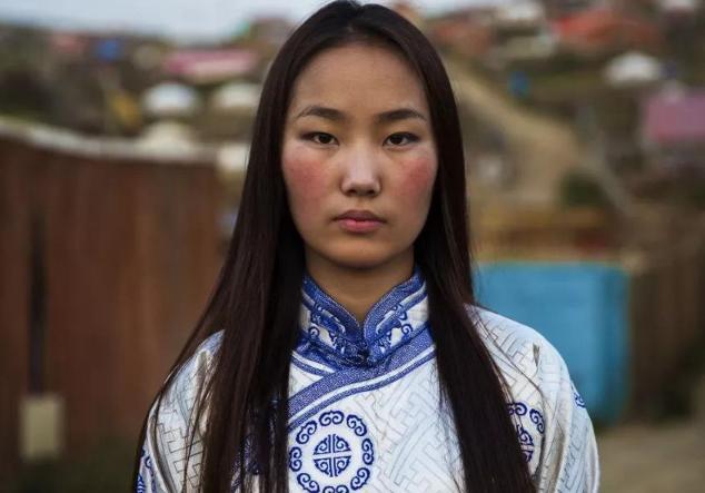 中国大叔娶到20岁蒙古国美女,看完他们婚后的日子,我都嫉妒了!
