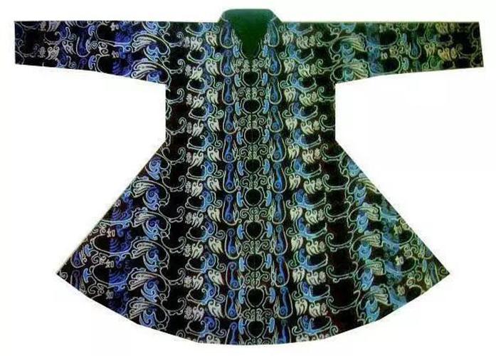 剪纸,锦袍,和千年的馕:我在新疆博物馆工作