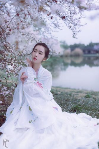 图虫人像摄影:蝶恋花 雨霰疏疏经泼火
