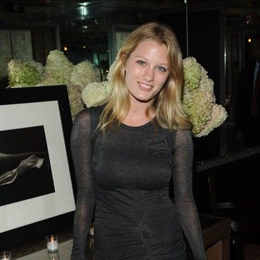 阿什莉·欣肖图片大全_阿什莉·欣肖生活照_明星专区