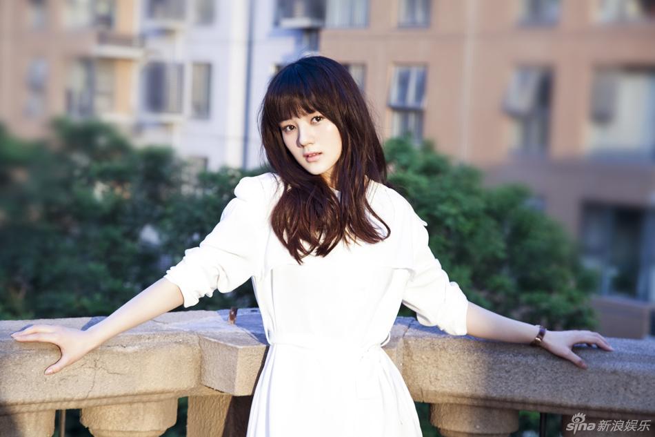 组图:刘真君写真风格唯美 网友称其桌面女神