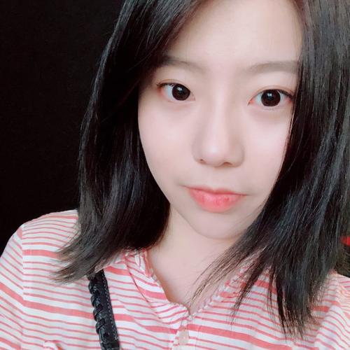 现在感觉就算素颜也很好看,毕竟眼睛是心灵的窗户,年轻不能让眼袋拖累