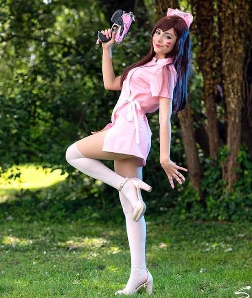 美女cos《守望先锋》d.va 泳装,护士,兔女郎你选谁?