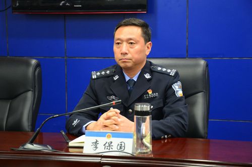 的局领导依次向李保国副县长递交《洛宁县公安局包村脱贫工作军令状》