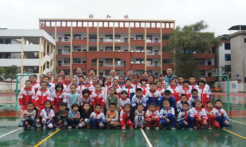 人民小学:举行"松溪农信教育奖助金"发放仪式