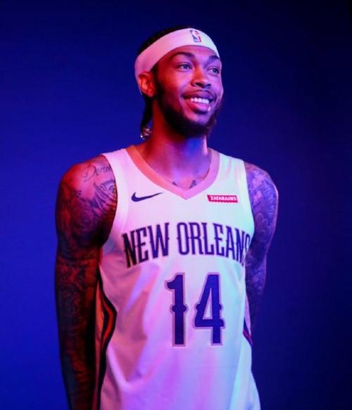 鹈鹕定妆照!锡安狂秀肌肉,英格拉姆又瘦了,球哥还提到