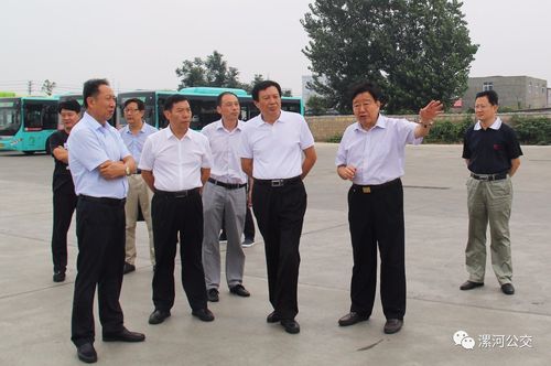 李运生向高喜东和市创文办等领导汇报了场站建设,管理及文明城市创建