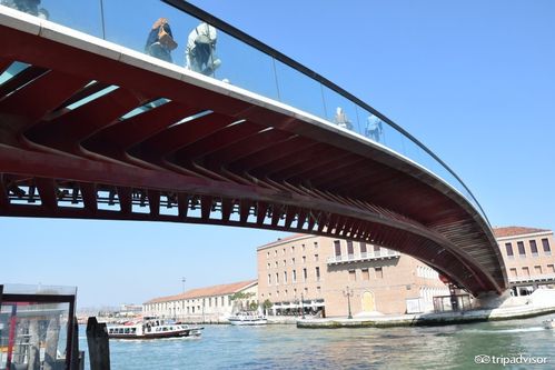 卡拉特拉瓦大桥