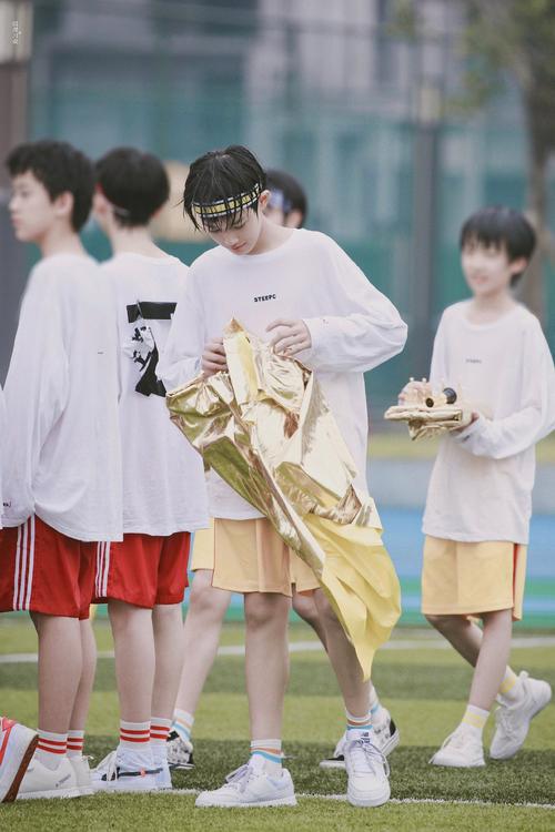 张极的气质和颜好绝啊!关键身材还那么好,大长腿好