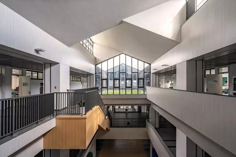 教学楼中庭