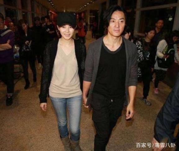 郑伊健花千万买地给丈母娘盖豪宅网友赞他太有孝心