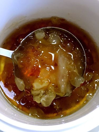 红糖红枣皂角米桃胶炖雪燕