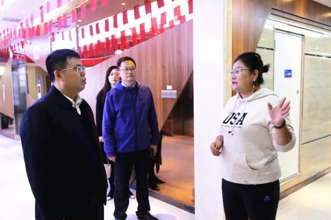 樊城区委常委,公安局长杨朝晖莅临易麟孵化器调研指导工作!