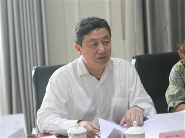 图二:耿兵院长汇报情况