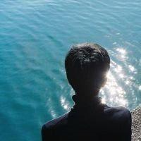 孤单头像男生伤感背影 一个人孤独男人背影头像【点击鼠标右键下载】