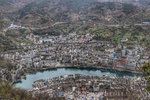 舞阳河畔的夜景.石屏山上俯瞰镇远古城.三穗高铁站.舞阳河畔的青龙洞