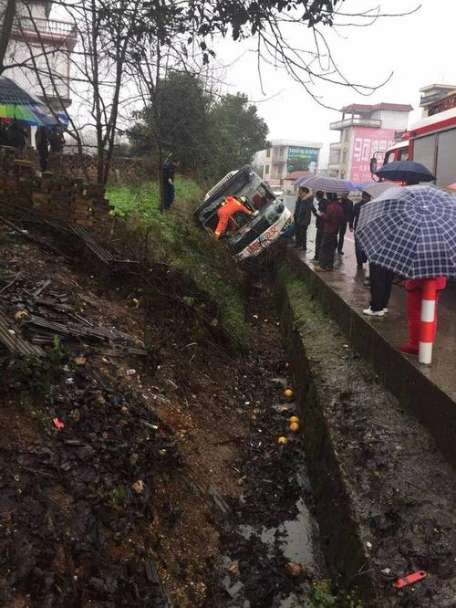 (1月10日)下午2点30分左右,在吉安319国道永新里田汤溪村珠塘路段