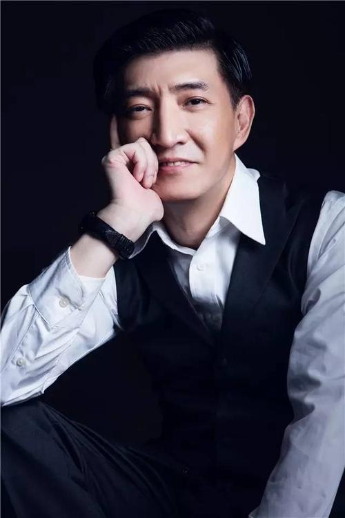 内地实力派男演员 北京人艺演员,紫微星空签约艺人 演技扎实精湛