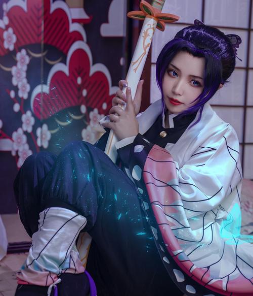 动漫《鬼灭之刃》蝴蝶忍cosplay,冷艳的日系小姐姐