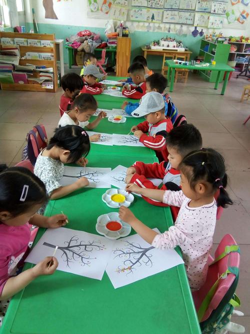 开发区马家河幼儿园中一班【创意手工】棉签双手画