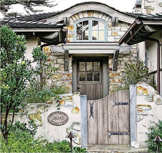 而如果是乡间小屋,那么周围的景致便会大不一样.