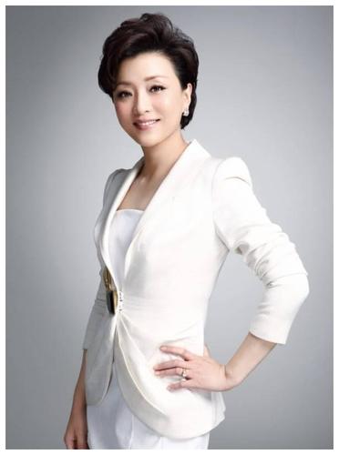 1994年央视主持人杨澜与丈夫异地,1年后嫁他人,如今儿女引热议