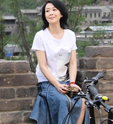 52岁刘若英的少女感十足,大方公开瘦身秘诀