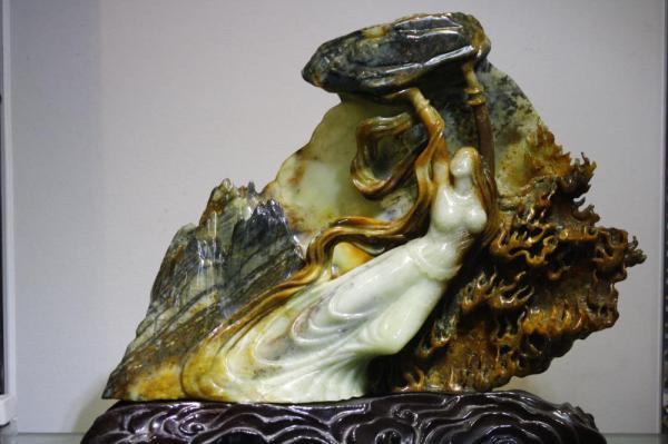 编号:646 晒石名称:女娲补天