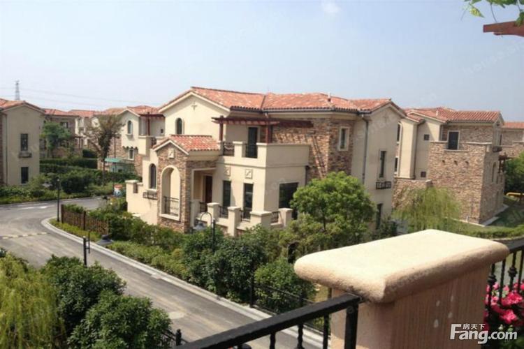 崇明岛(外地人可买)独栋别墅送花园500平,露台80平,免