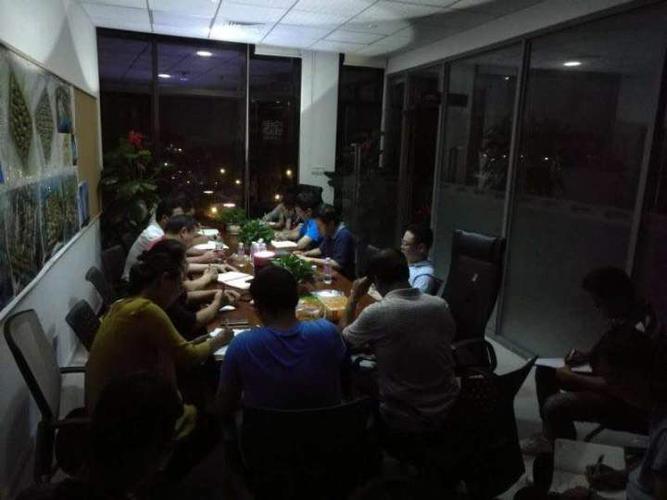 8月23日夜里,敬业精神,从领导到我们,连夜开会指导开展台风过后恢复