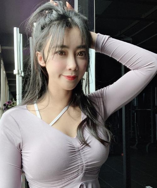 健身房美女老板娘doria小鱼经常锻炼身材就是好