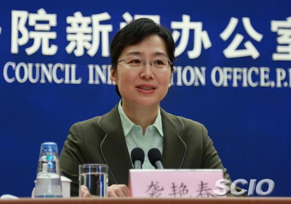 国新办新闻局副局长,新闻发言人袭艳春(元绍达 摄)