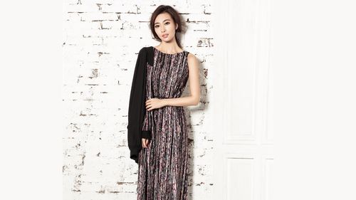 女演员周知时尚知性写真壁纸图片