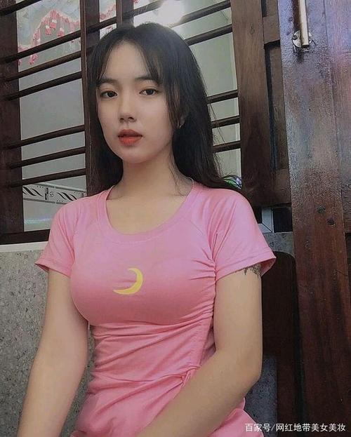 hin(tranhien2004)年方16来自越南是一位正在上学的高中妹子这位来头