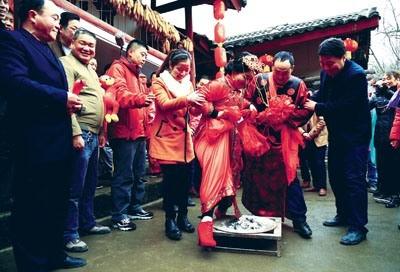 "甘肃陇南市康县阳坝镇油房坝村村民李帮杨这样向中国妇女报·