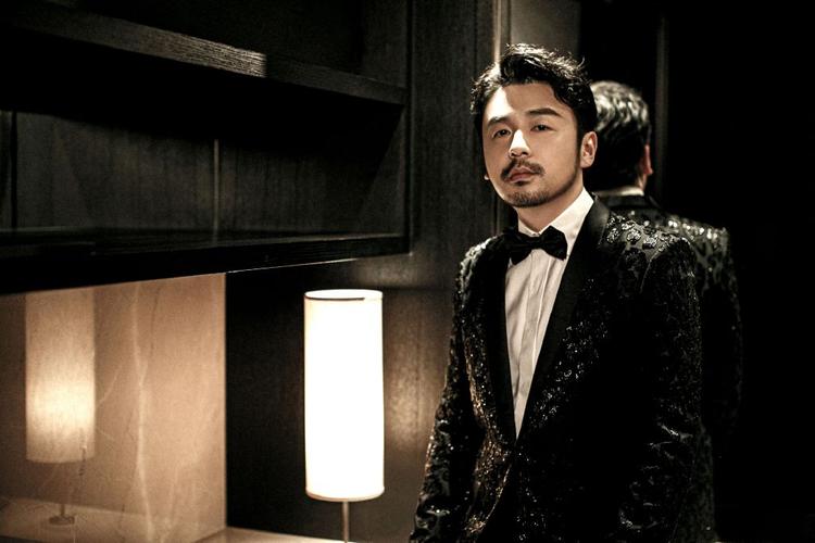 分享一组雷佳音图片给大家,图中的明星图片壁纸会点缀你的电脑桌面