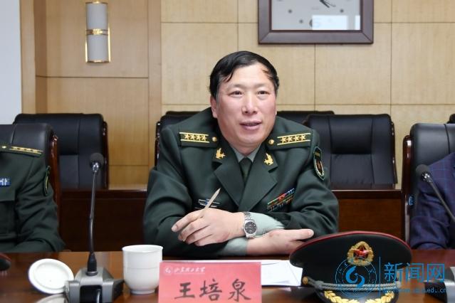 王培泉向安徽客人介绍了淄博市经济社会发展的历史与现状,强调了对