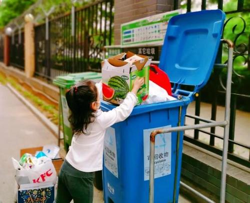的积极性,让垃圾分类意识深入人心,形成人人参与垃圾分类的良好氛围