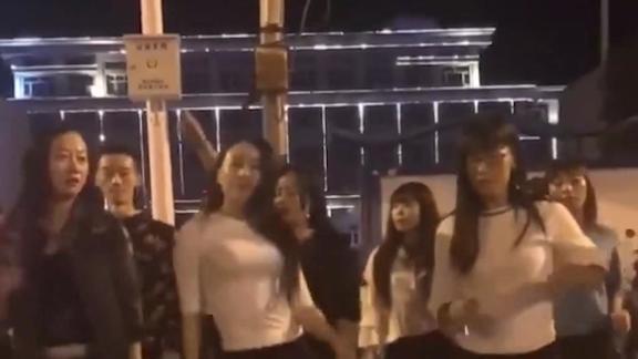 陕西燕姐除了广场舞跳的好看还有大灯也好看